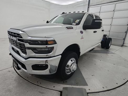 New 2026 RAM 3500 Tradesman w/ Chrome Appearance Group A AWD/4WD image 4