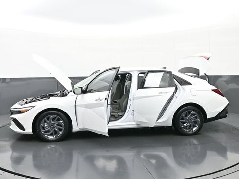 Certified 2024 Hyundai Elantra SEL image 47