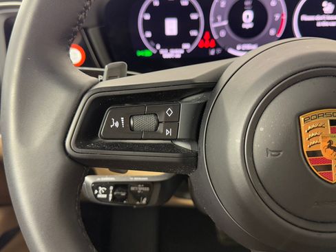 Used 2025 Porsche Cayenne S image 22