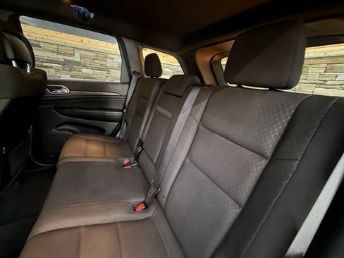 Used 2018 Jeep Grand Cherokee Laredo AWD/4WD image 31