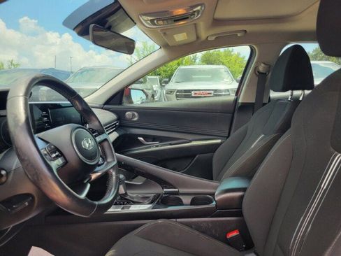 Used 2022 Hyundai Elantra SEL w/ Convenience + Premium Package FWD image 10