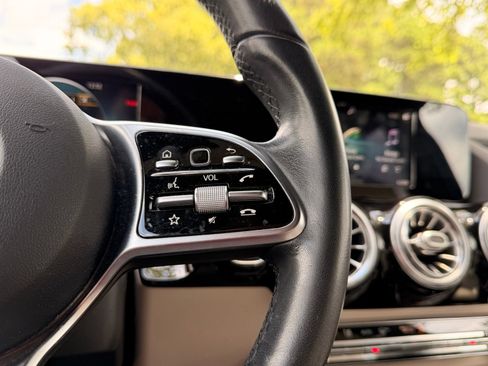 Certified 2021 Mercedes-Benz GLA 250 image 25