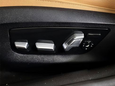 Used 2022 BMW M550i xDrive w/ Premium Package image 38