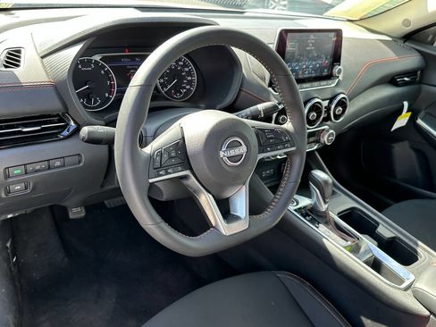 Used 2025 Nissan Sentra SR FWD image 21