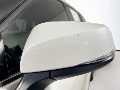 Used 2021 Toyota Highlander XLE FWD image 13