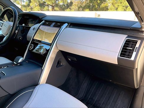 Used 2023 Land Rover Discovery HSE R-Dynamic image 17