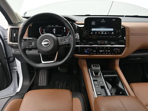 Used 2025 Nissan Pathfinder Platinum FWD image 22
