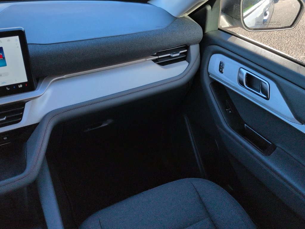 New 2026 Ford Explorer Active RWD image 17