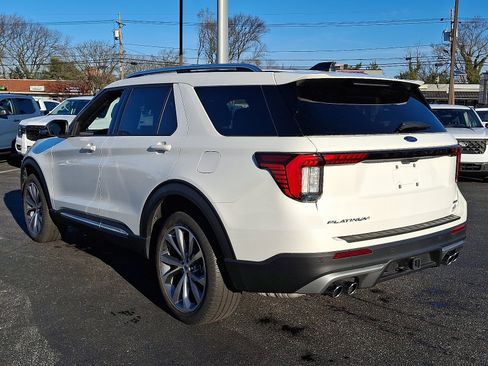 Used 2025 Ford Explorer Platinum w/ Ultimate Package image 4