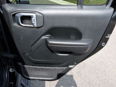 Used 2021 Jeep Gladiator Sport image 24