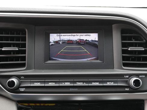 Used 2019 Hyundai Elantra SE FWD image 16