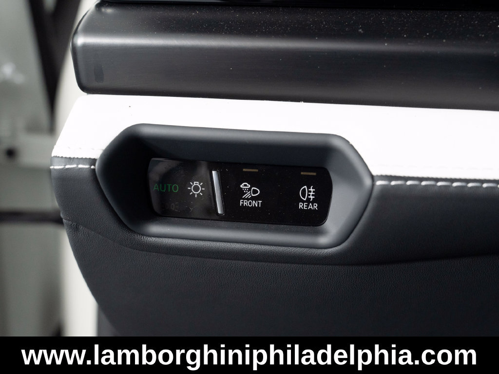 Used 2025 Lamborghini Urus S AWD/4WD image 34