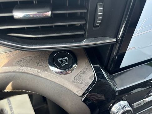 Used 2022 Ford Explorer Platinum w/ Equipment Group 601A AWD/4WD image 28