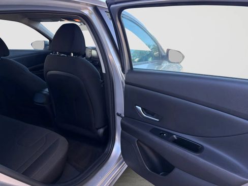 Used 2021 Hyundai Elantra SEL FWD image 17