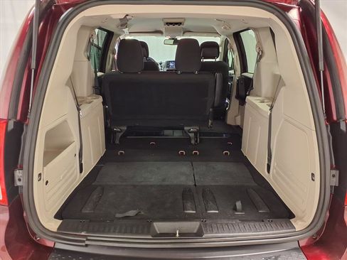 Used 2020 Dodge Grand Caravan SE w/ UConnect Hands-Free Group image 25