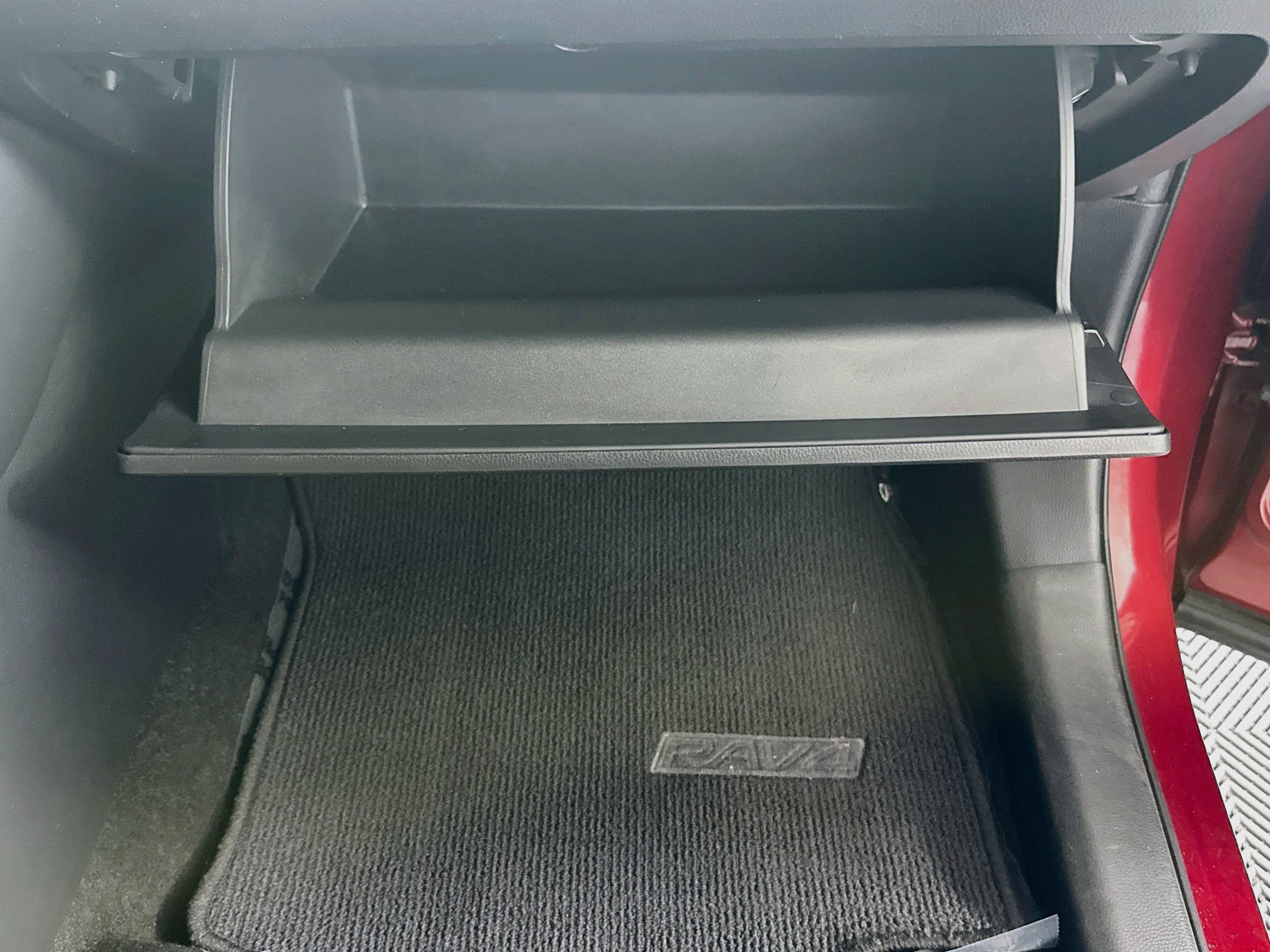 Used 2020 Toyota RAV4 XLE Premium FWD image 32