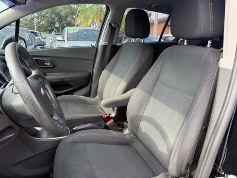 Used 2018 Chevrolet Trax LS w/ LPO, Cargo Package FWD image 12