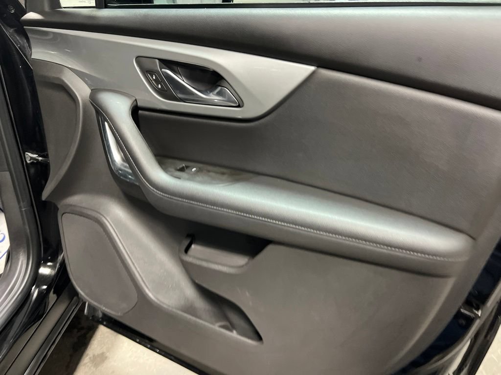 Used 2019 Chevrolet Blazer LT w/ Sun and Wheels Package FWD image 11