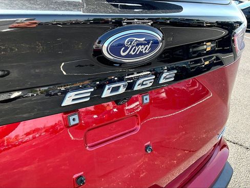 Used 2021 Ford Edge Titanium w/ Cargo Accessory Package AWD/4WD image 32
