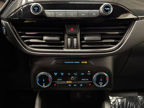 Certified 2025 Ford Escape ST-Line Select AWD/4WD image 24