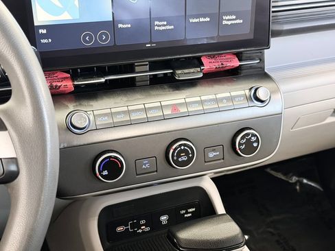 Used 2025 Hyundai Kona SE FWD image 19