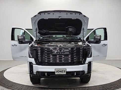 Used 2026 GMC Sierra 2500 Denali Ultimate image 10