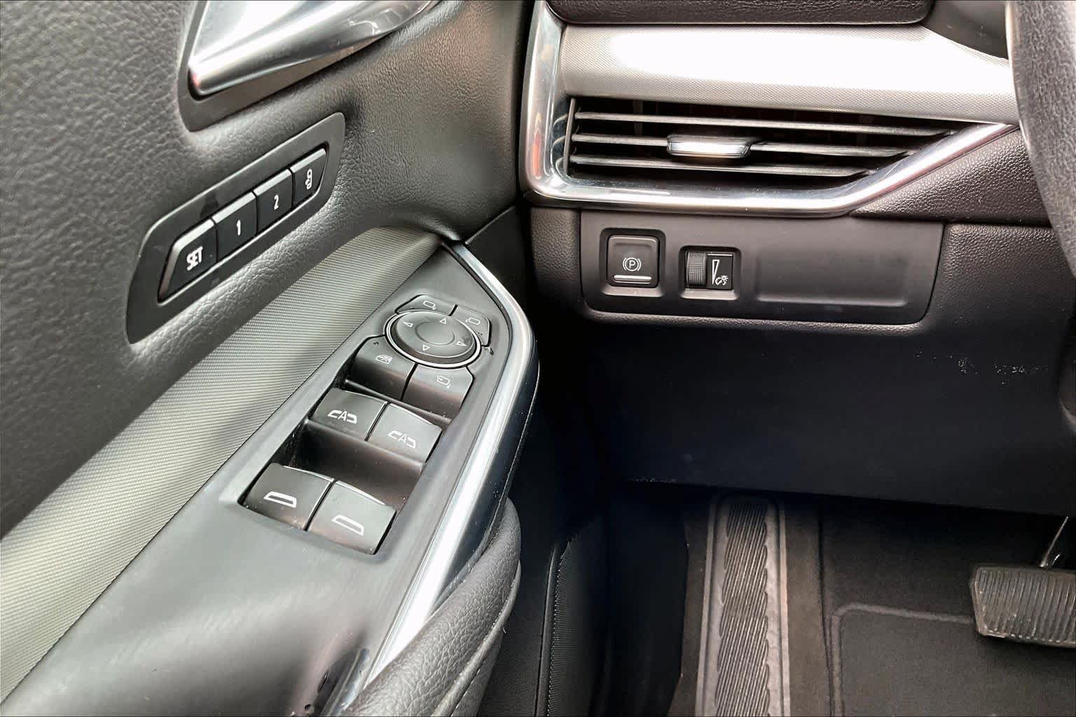 Used 2019 Cadillac XT4 Premium Luxury w/ Cold Weather Package FWD image 33