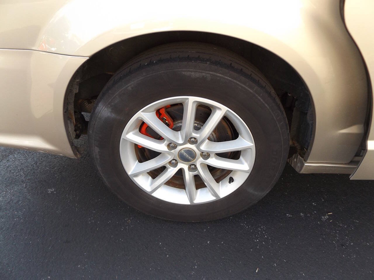 Used 2015 Dodge Grand Caravan SXT FWD image 29