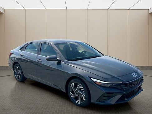 New 2026 Hyundai Elantra Limited FWD image 2