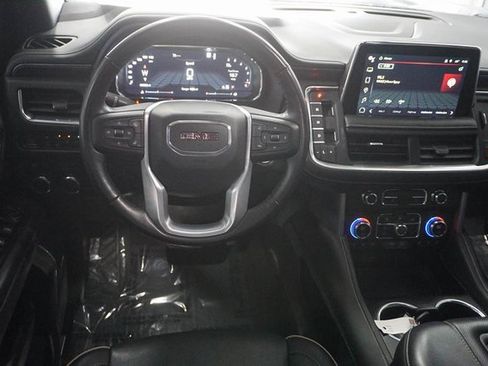 Used 2022 GMC Yukon SLT w/ SLT Premium Package image 18