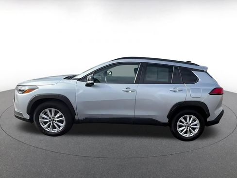 Used 2025 Toyota Corolla Cross LE image 9