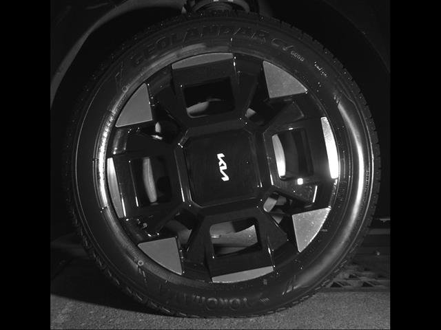 Used 2025 Kia Carnival EX FWD image 20
