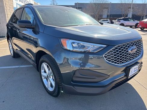 Used 2023 Ford Edge SE image 2