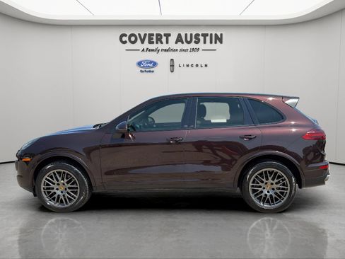 Used 2017 Porsche Cayenne Platinum Edition AWD/4WD image 2