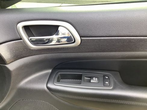 Used 2018 Jeep Grand Cherokee Altitude image 38