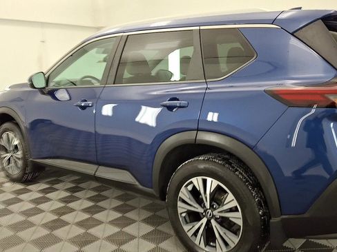 Used 2022 Nissan Rogue SV w/ SV Premium Package image 2