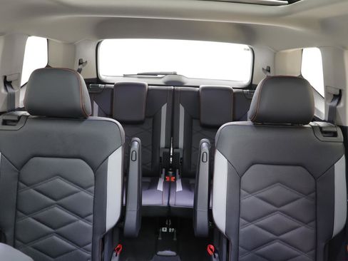 New 2026 Volkswagen Atlas Peak Edition image 14