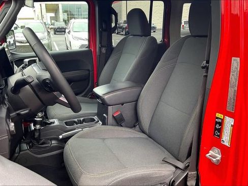 Used 2025 Jeep Wrangler Unlimited Sahara AWD/4WD image 25