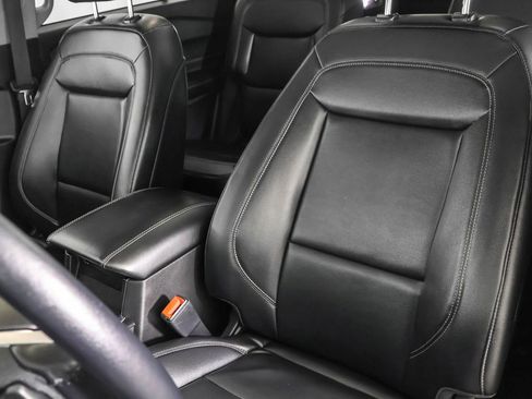 Used 2021 Ford Explorer XLT w/ Equipment Group 202A image 25