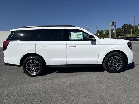 New 2025 Ford Expedition Active image 4
