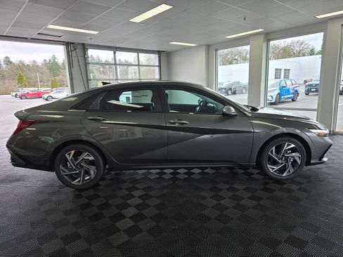 New 2026 Hyundai Elantra Limited image 3