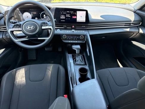 Certified 2024 Hyundai Elantra SEL FWD image 4