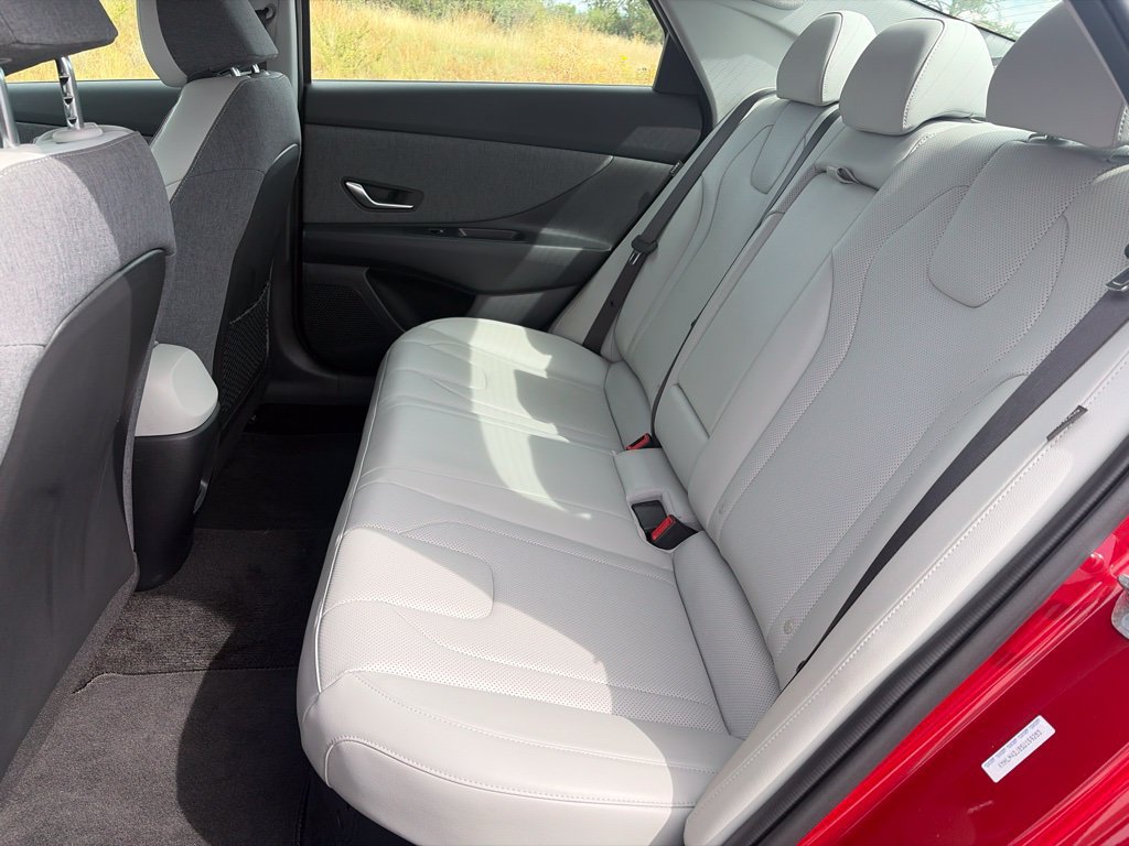 Certified 2025 Hyundai Elantra Limited FWD image 13
