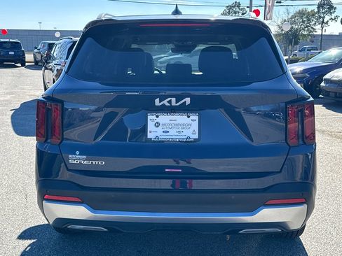 Certified 2025 Kia Sorento S w/ Panoramic Sunroof Package FWD image 4
