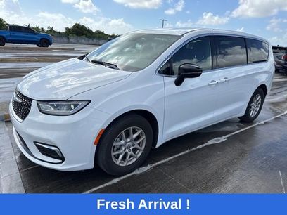 Used 2024 Chrysler Pacifica Touring