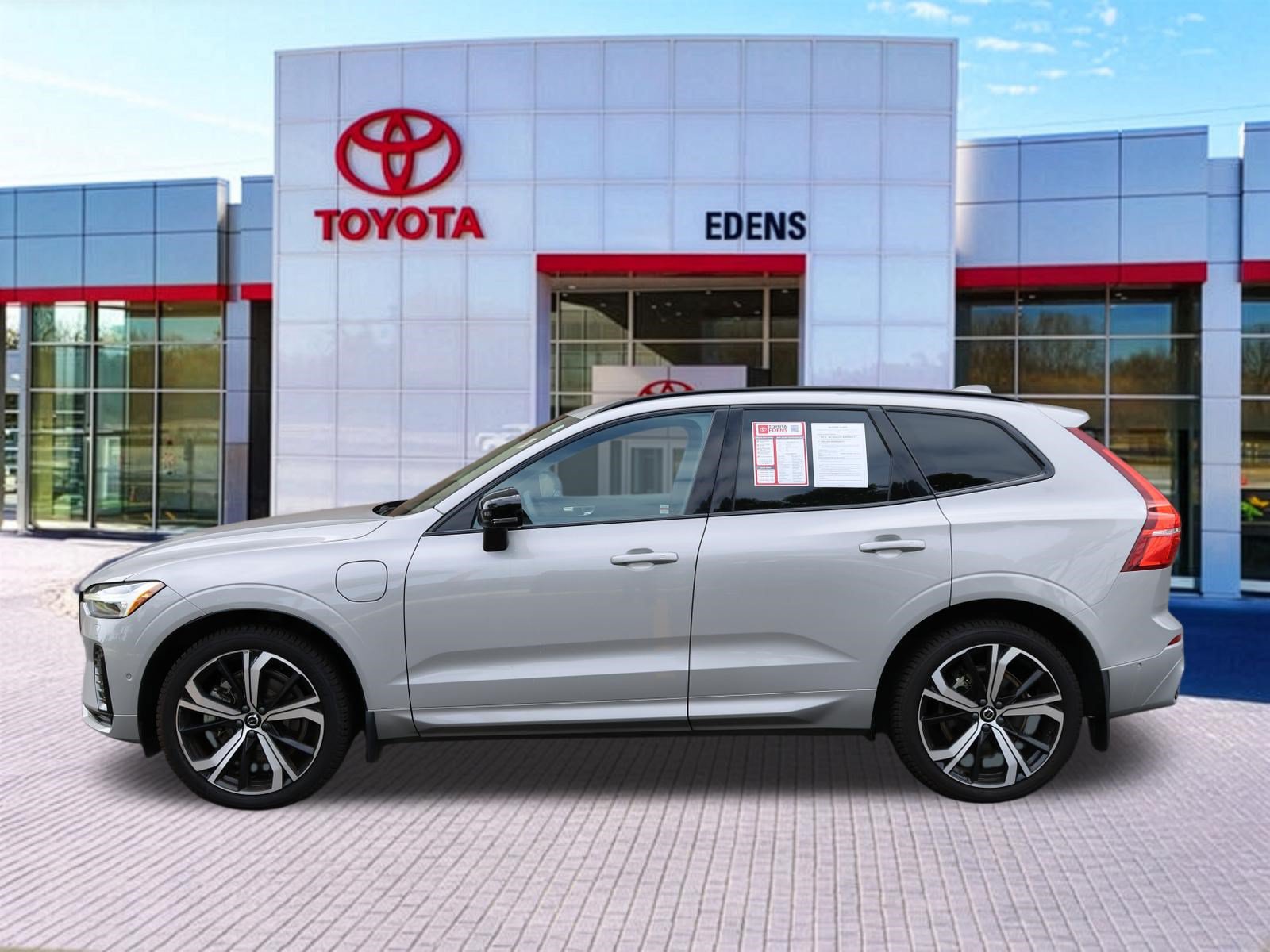 Used 2024 Volvo XC60 T8 Ultimate AWD/4WD image 9