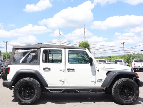 Used 2018 Jeep Wrangler Unlimited Sport AWD/4WD image 6
