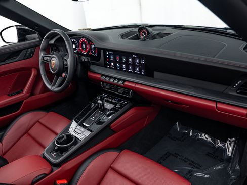 Certified 2025 Porsche 911 Targa 4 GTS AWD/4WD image 12