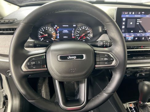 Used 2022 Jeep Compass Latitude AWD/4WD image 11
