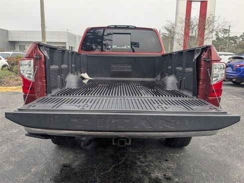 Used 2018 Nissan Titan SV image 13